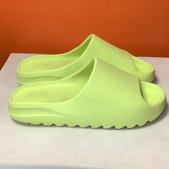 Yeezy Glow Green Slides - Picture 1 of 11